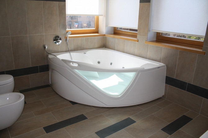 Piedāvājam īrēt mājīgu māju Jūrmalā. + Nožogota, sakopta teritorija, garāžas durvis ar Jūrmala - foto 6