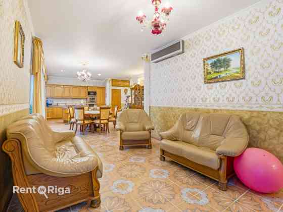 Продаётся 3-комнатная квартира с террасой на живописном берегу озера Балтеэзерc! Rīga