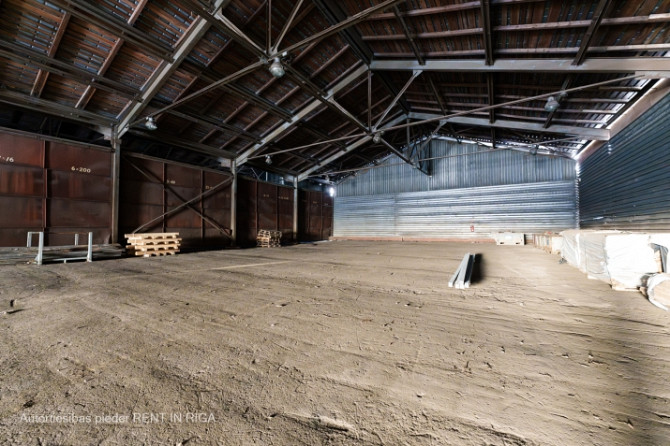 Noliktava Nr.20 industriālā teritorijā Braslas ielā 24.  Metāla angārs ar vienu lielu telpu Rīga - foto 1