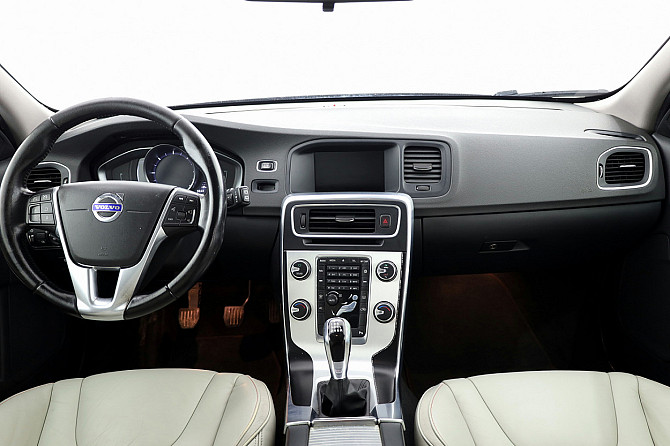 Volvo V60 Ocean Race Facelift 2.0 D4 88kW Таллин - изображение 5