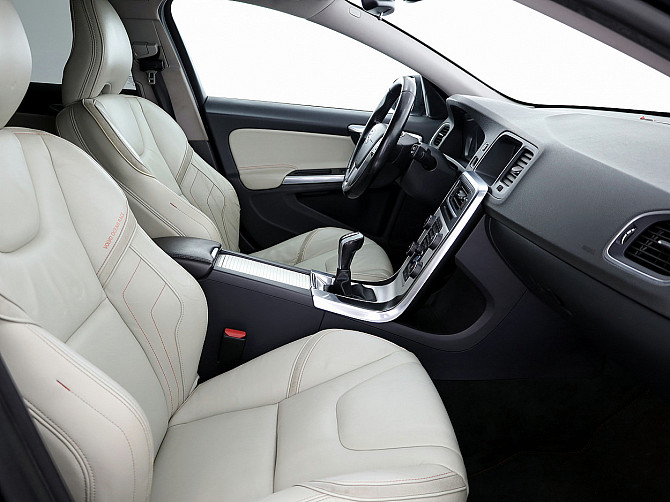 Volvo V60 Ocean Race Facelift 2.0 D4 88kW Таллин - изображение 6