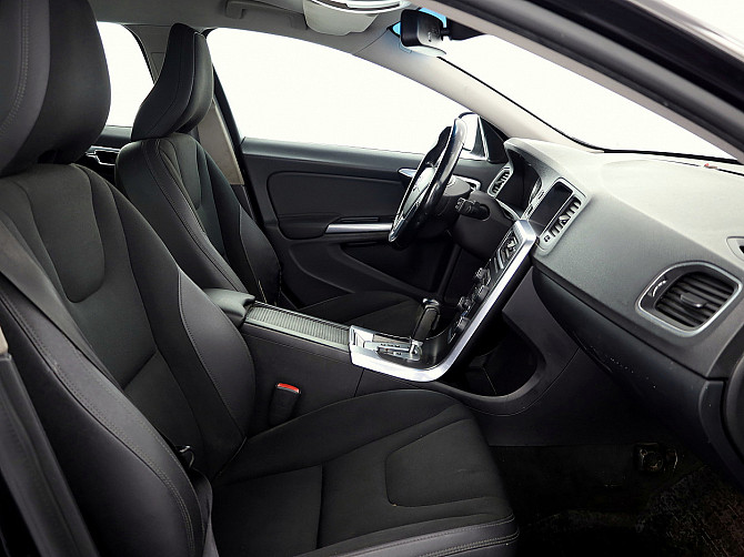 Volvo V60 Momentum AWD 4x4 ATM 2.4 D5 151kW Таллин - изображение 6