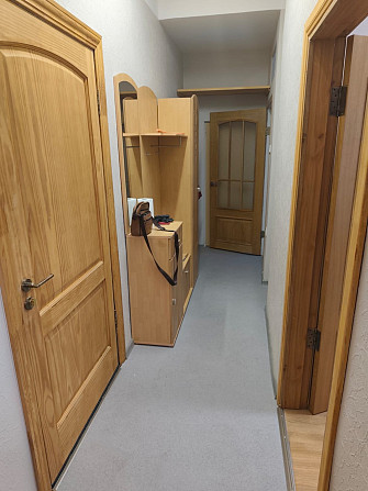 3 istabu mēbelēts dzīvoklis ērta atrašanās vieta (blakus Nacionālajai bibliotēkai). Dzīvoklī... Рига - изображение 1