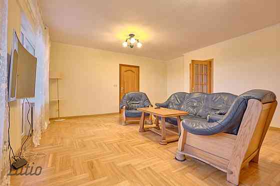 Pārdošanā 4-istabu dzīvoklis Dārzciemā, Kupravas ielā 1994.gada celtā specprojekta mājā. Šis dzīvokl Рига