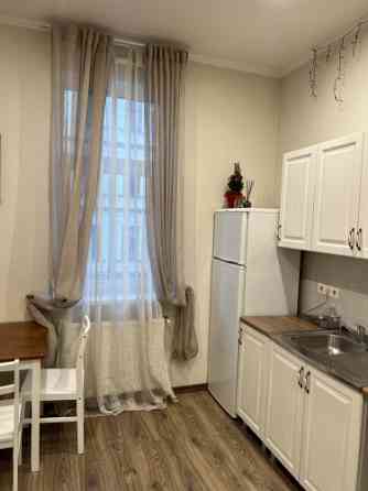 Сдается уютная квартира в центре.  Просторный зал, объединенный с кухней.  Уютный Rīga