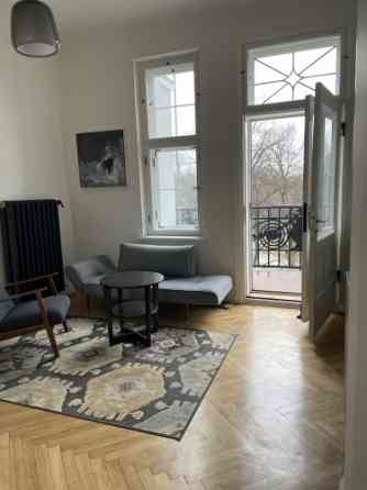 Сдается 2-комнатная квартира c балконом в престижном "Доме Библиотеки". Здание Рига