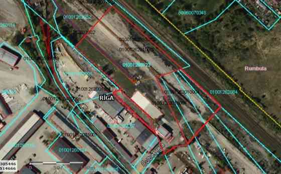 Асфальтированная территория с 3 железнодорожными подъездными путями и Rīgas rajons