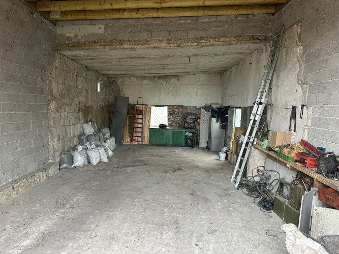 Asfaltēta teritorija ar 3 sliežu ievadiem un palīgceltnēm.  Bijusī ogļu bāze. Teritorijā Rīgas rajons - foto 8