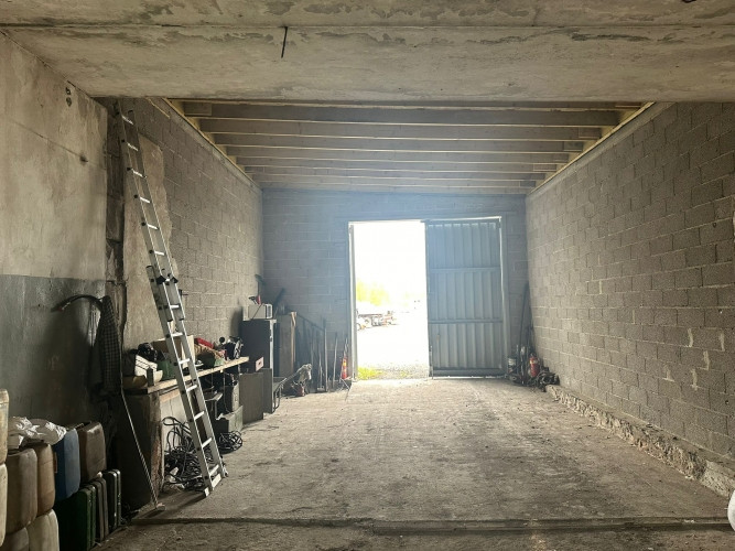 Asfaltēta teritorija ar 3 sliežu ievadiem un palīgceltnēm.  Bijusī ogļu bāze. Teritorijā Rīgas rajons - foto 9