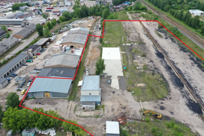 Asfaltēta teritorija ar 3 sliežu ievadiem un palīgceltnēm.  Bijusī ogļu bāze. Teritorijā Rīgas rajons - foto 1