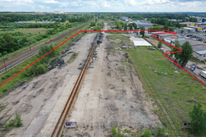 Asfaltēta teritorija ar 3 sliežu ievadiem un palīgceltnēm.  Bijusī ogļu bāze. Teritorijā Rīgas rajons - foto 3