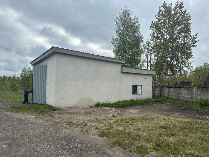 Asfaltēta teritorija ar 3 sliežu ievadiem un palīgceltnēm.  Bijusī ogļu bāze. Teritorijā Rīgas rajons - foto 7