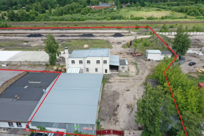 Asfaltēta teritorija ar 3 sliežu ievadiem un palīgceltnēm.  Bijusī ogļu bāze. Teritorijā Rīgas rajons - foto 4