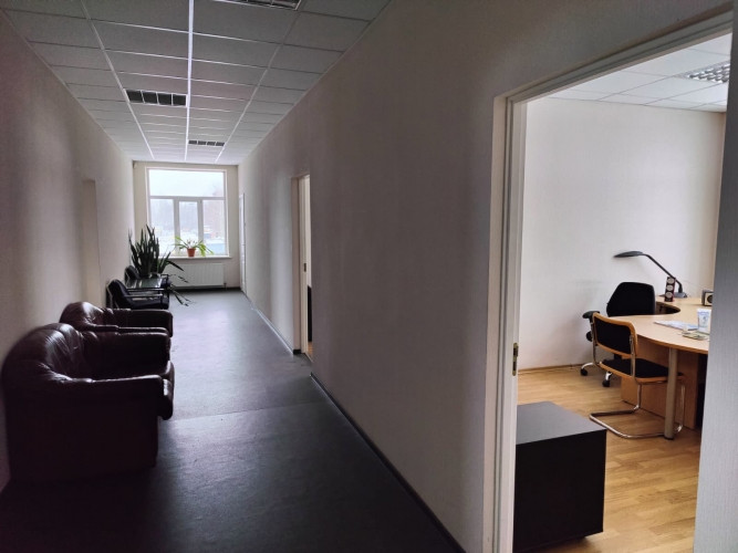 Metal hangar with columns.  Level concrete floor. Inside the hangar there is a 37 sq.m brick buildin Рижский район - изображение 9