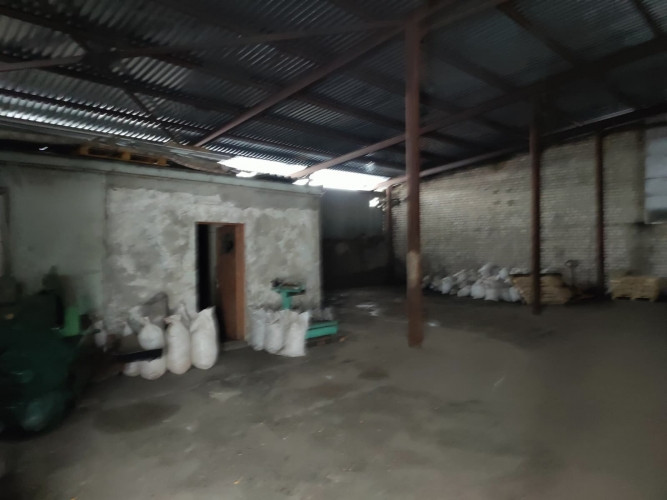 Metal hangar with columns.  Level concrete floor. Inside the hangar there is a 37 sq.m brick buildin Рижский район - изображение 5