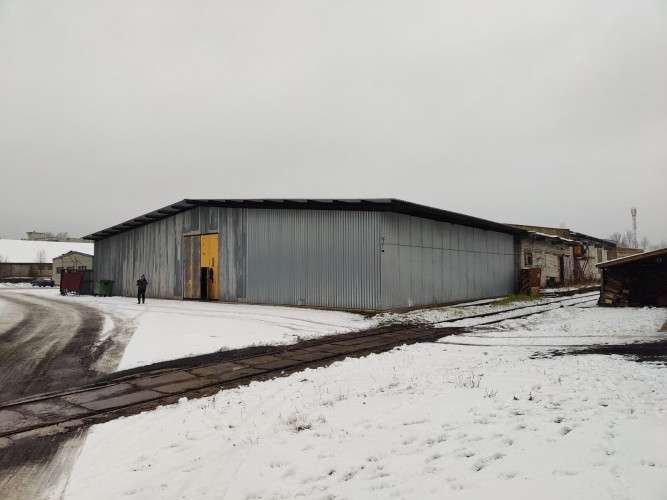 Metal hangar with columns.  Level concrete floor. Inside the hangar there is a 37 sq.m brick buildin Рижский район - изображение 1