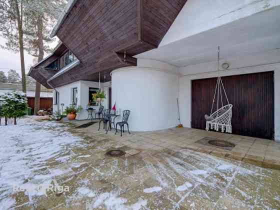 Просторный частный дом в Берги, рядом с озером Югла!   Недвижимость состоит из Rīga