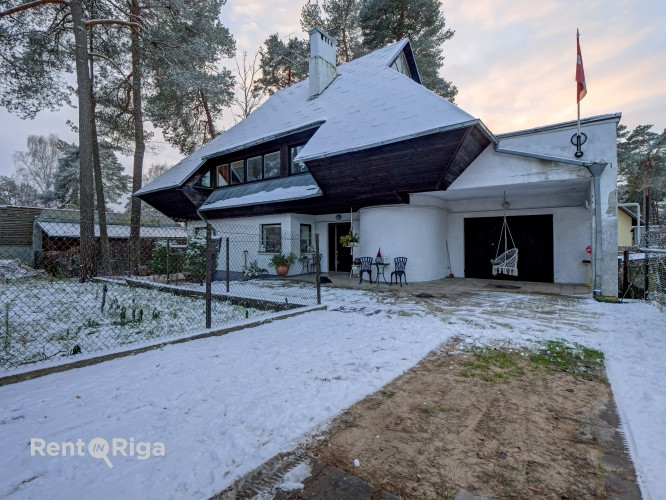 Piedāvājumā plaša privātmāja Berģos, Juglas ezera tuvumā!   Īpašums sastāv no Rīga - foto 1