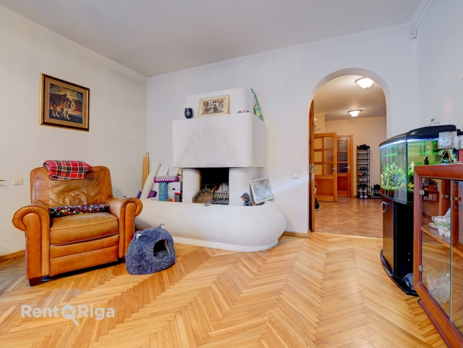 Piedāvājumā plaša privātmāja Berģos, Juglas ezera tuvumā!   Īpašums sastāv no Rīga - foto 9