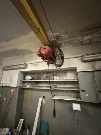 Auto servisa telpa ar iebrauktuvi/paceļamajiem vārtiem Ganību dambī.  Ierīkots telferis. Rīga - foto 5