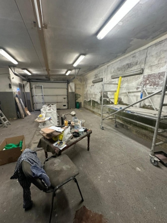 Auto servisa telpa ar iebrauktuvi/paceļamajiem vārtiem Ganību dambī.  Ierīkots telferis. Rīga - foto 2