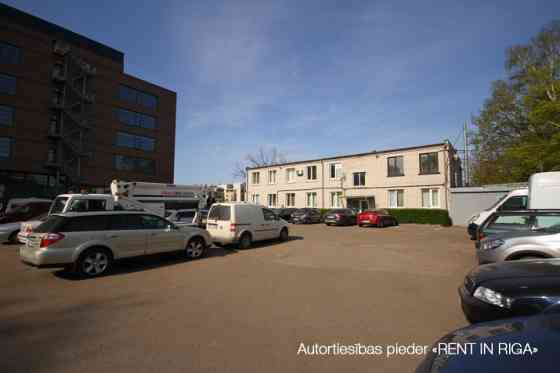 Birojs Ziepniekkalnā pie Vienības gatves.  + 2. stāvs divstāvu ēkā. + Divi kabineti. Wc koplietošana Rīga