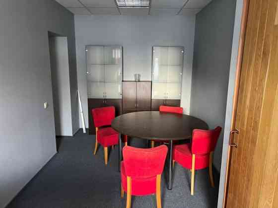 Birojs Ziepniekkalnā pie Vienības gatves.  + 2. stāvs divstāvu ēkā. + Divi kabineti. Wc koplietošana Rīga