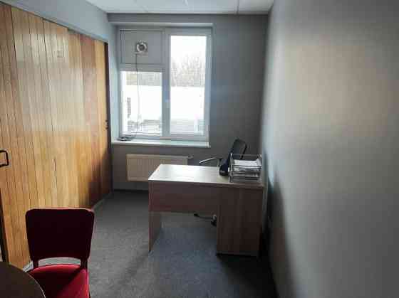 Birojs Ziepniekkalnā pie Vienības gatves.  + 2. stāvs divstāvu ēkā. + Divi kabineti. Wc koplietošana Rīga