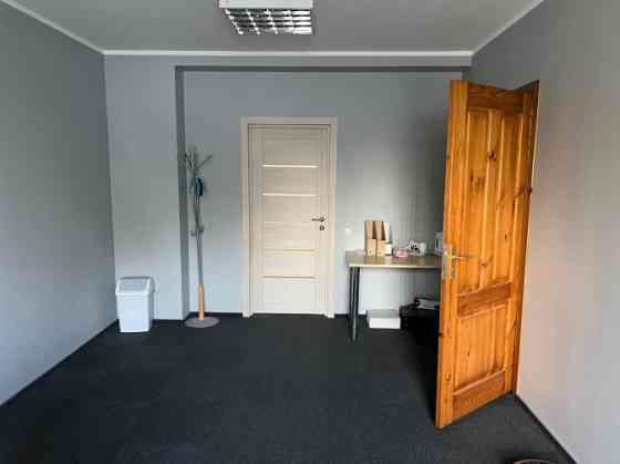 Birojs Ziepniekkalnā pie Vienības gatves.  + 2. stāvs divstāvu ēkā. + Divi kabineti. Wc koplietošana Rīga