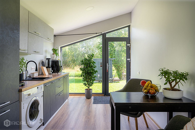 Pārdod kompaktu, ērtu un siltu koka karkasa māju. Mājiņa uzbūvēta divus gadus atpakaļ. Atrodas ļoti  Елгава и Елгавский край - изображение 3