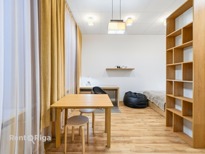 Kompakts, kvalitatīvi izremontēts un gaumīgi iekārtots studio dzīvoklis pašā pilsētas Rīga - foto 13