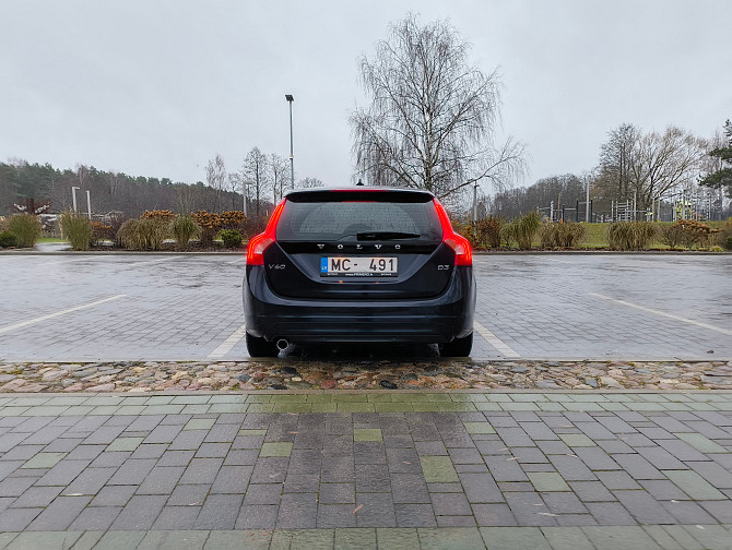 Tiek pārdots ekonomisks Volvo V60 universālis ar 2.0 dīzeļdzinēju (110 kW / 148 ZS) un 6-pakāpju... Mārupe - foto 4