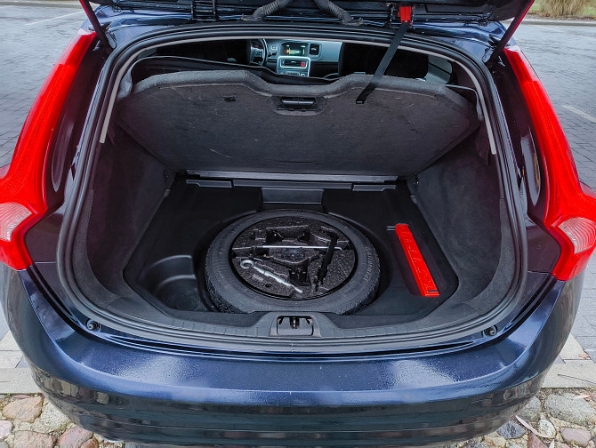 Tiek pārdots ekonomisks Volvo V60 universālis ar 2.0 dīzeļdzinēju (110 kW / 148 ZS) un 6-pakāpju... Mārupe - foto 8