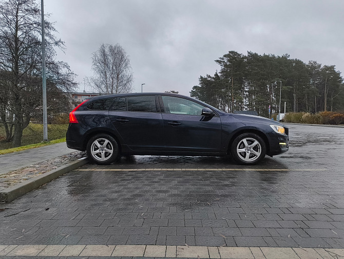 Tiek pārdots ekonomisks Volvo V60 universālis ar 2.0 dīzeļdzinēju (110 kW / 148 ZS) un 6-pakāpju... Mārupe - foto 3