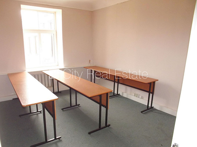 Fasādes māja, renovēta māja, ieeja no ielas, ir lifts, kāpņu telpa pēc kosmētiskā remonta, Rīga - foto 11