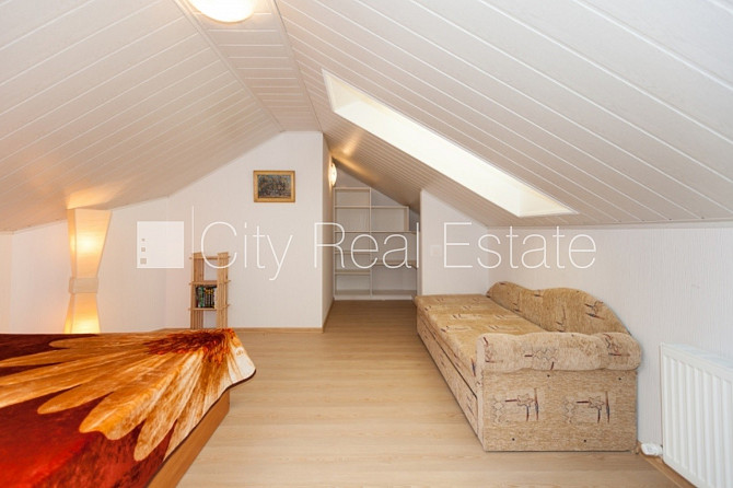 Labiekārtots apzaļumots pagalms, slēgts pagalms, teritorijas iebrauktuves vārti aprīkoti ar Jūrmala - foto 6