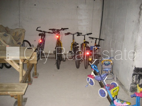 Labiekārtots apzaļumots pagalms, slēgts pagalms, teritorijas iebrauktuves vārti aprīkoti ar Jūrmala - foto 18