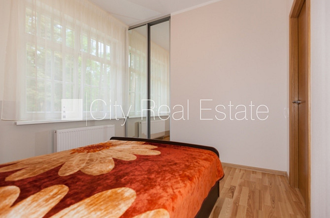 Labiekārtots apzaļumots pagalms, slēgts pagalms, teritorijas iebrauktuves vārti aprīkoti ar Jūrmala - foto 8