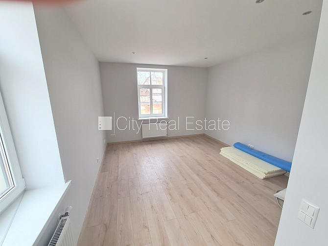 Земля в собственности, фасадный дом, реновированный дом, закрытый двор, вход со Рига - изображение 2