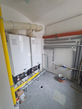 Земля в собственности, фасадный дом, реновированный дом, закрытый двор, вход со Рига - изображение 8