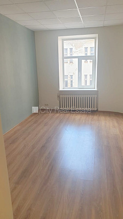 Fasādes māja, renovēta māja, objektu apsargā fiziskā apsardze, ieeja no ielas, ir lifts, Rīga - foto 2