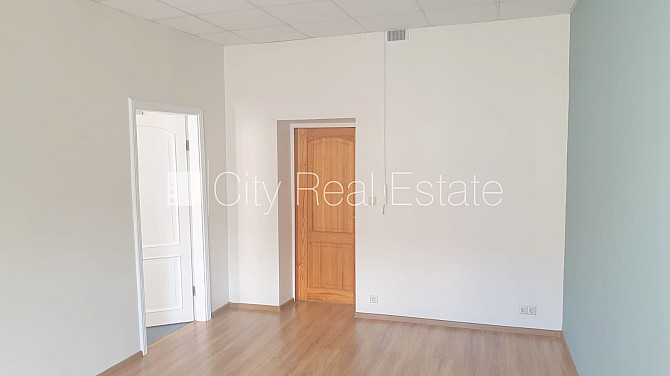 Fasādes māja, renovēta māja, objektu apsargā fiziskā apsardze, ieeja no ielas, ir lifts, Rīga - foto 5