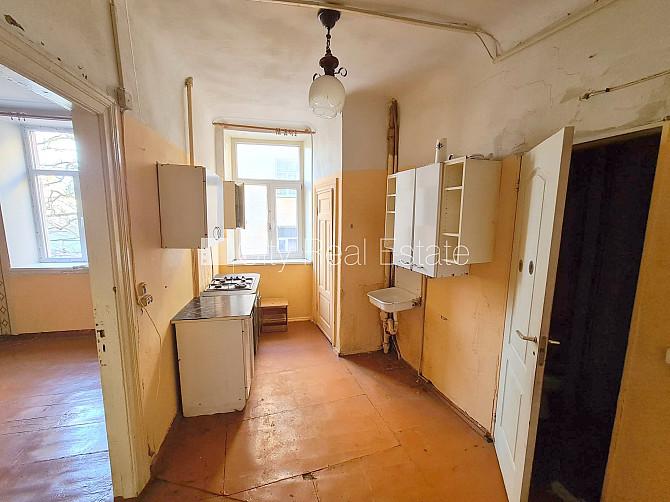 Pagalma ēka, slēgts pagalms, ieeja no pagalma, logi vērsti uz pagalma pusi, viena istaba Rīga - foto 5