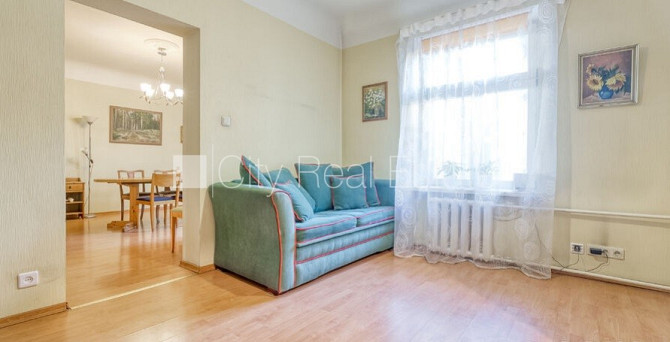 Фасадный дом, закрытый двор, место для машины, вход со двора, лестничная клетка Рига - изображение 4