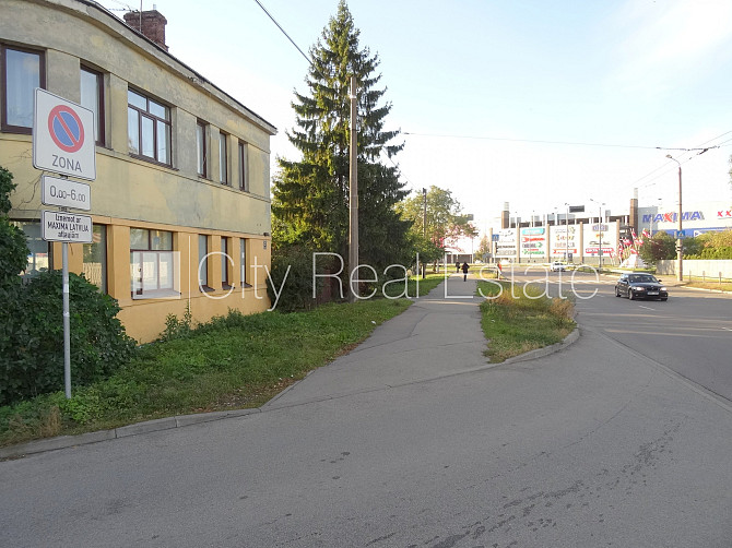 Фасадный дом, кирпичные стены, вход с улицы, в доме подключено 3 фазовое Рига - изображение 1