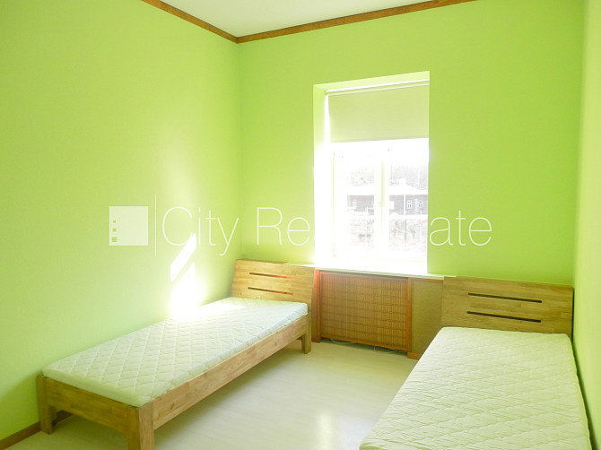 Fasādes māja, slēgts pagalms, bezmaksas stāvvieta pagalmā, ieeja no pagalma, kāpņu telpa Rīgas rajons - foto 9