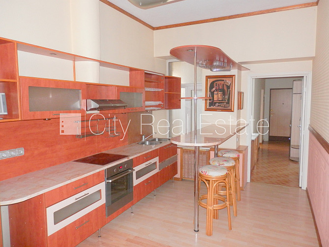 Fasādes māja, slēgts pagalms, bezmaksas stāvvieta pagalmā, ieeja no pagalma, kāpņu telpa Rīgas rajons - foto 2