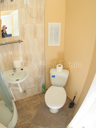 Fasādes māja, ieeja no ielas, logi vērsti uz pagalma pusi, istaba izolēta, virtuve, augstie Rīga - foto 10