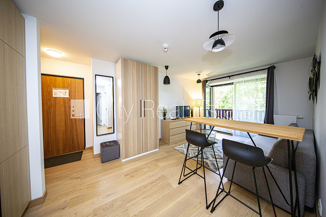 Šo dzīvokli izīrē pa diennaktīm (īstermiņa īre), īres cena sludinājumā norādīta par Jūrmala - foto 1