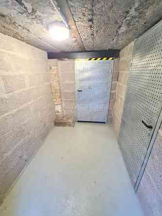 Здание во дворе, реновированный дом, закрытый двор, возможность аренды парковки, Рига